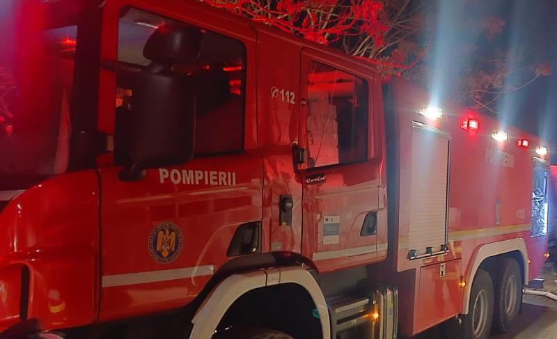 Incendiu devastator în Prahova: Două familii și-au pierdut locuințele înainte de sărbători