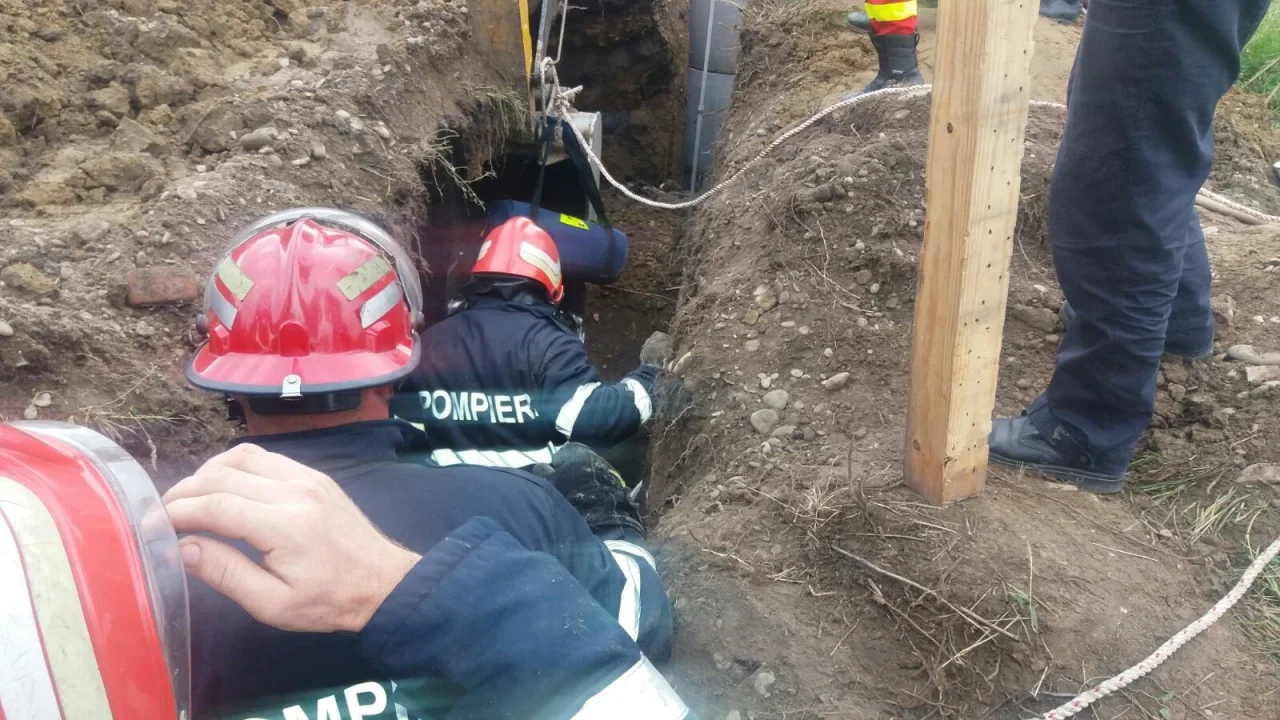 Muncitor prins sub un mal de pământ în Prahova